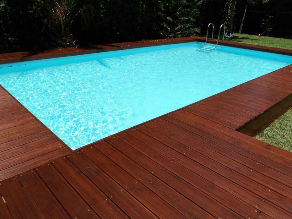 Κατασκευή Deck πισίνας με εμποτισμένη ξυλεία