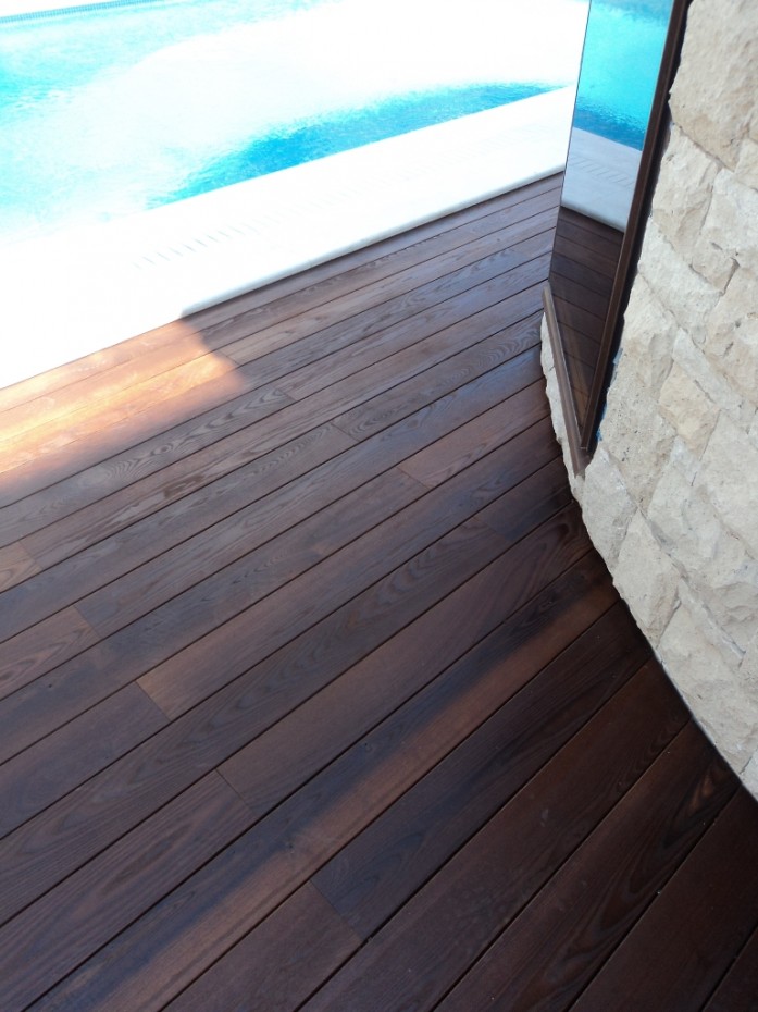 Deck με ThermoWood